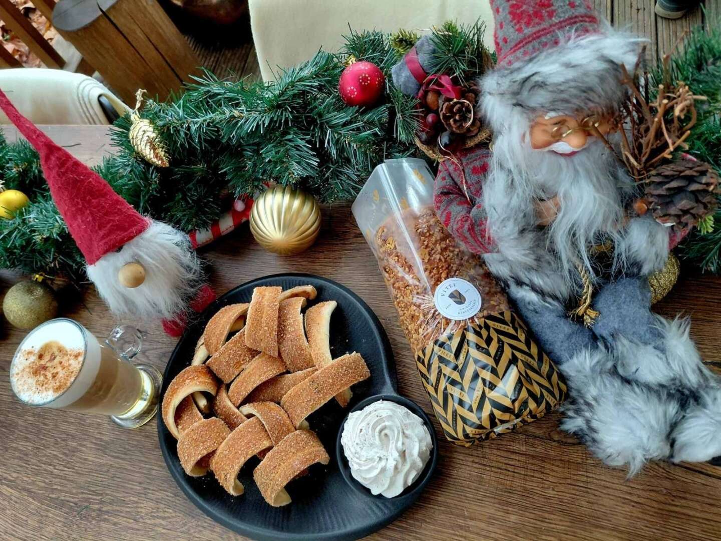 Karacsonyi kurtpskalacs boritu