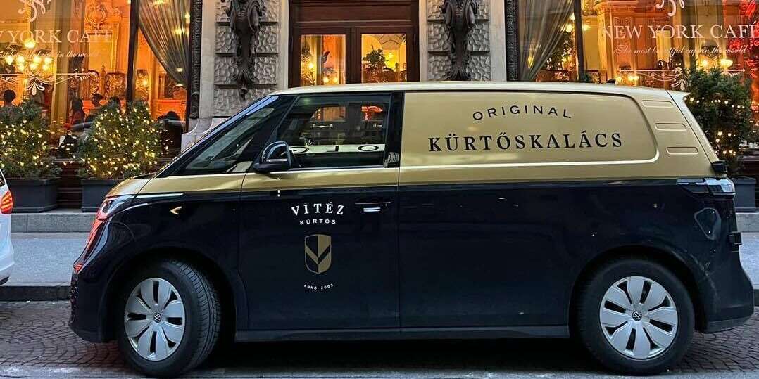 Elektromos vitez kiszallito auto